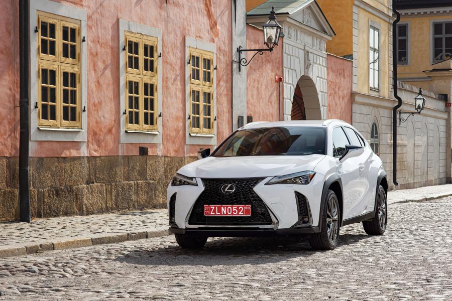 Lexus UX200 F-Sport 2018 года  (WW) (фото 32 из 32)